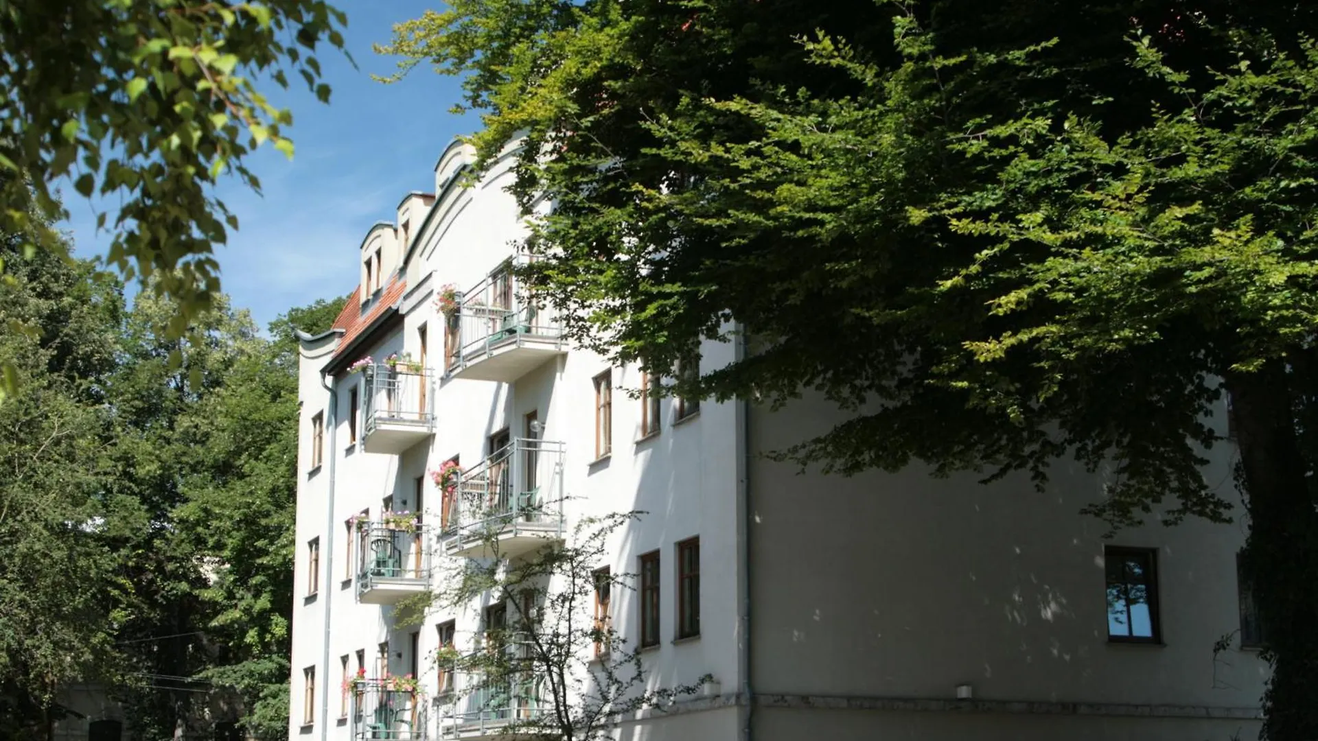 Zentral übernachten in Weimar: 7 Hotels nahe der Anna Amalia Bibliothek