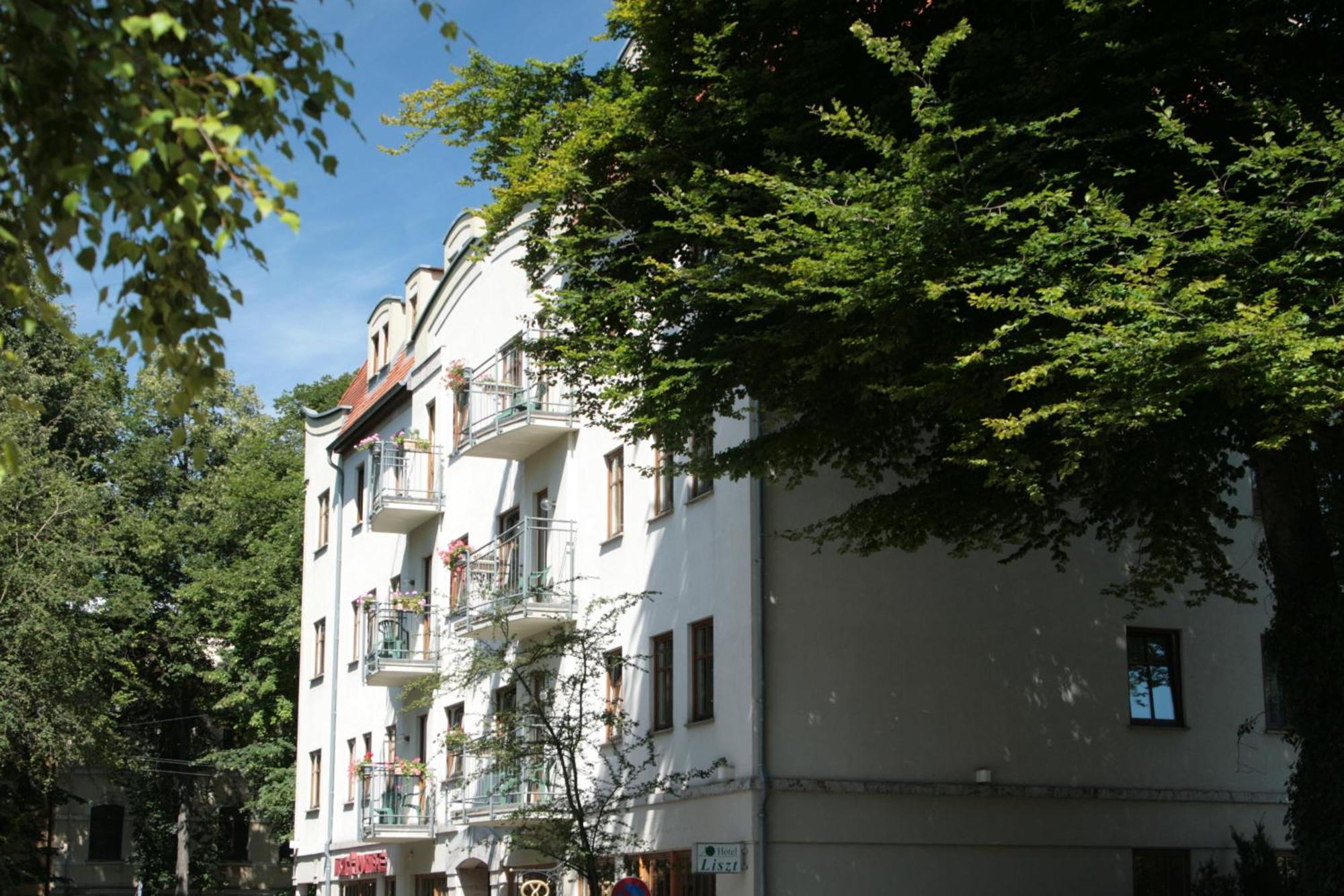 Zentral übernachten in Weimar: 7 Hotels nahe der Anna Amalia Bibliothek